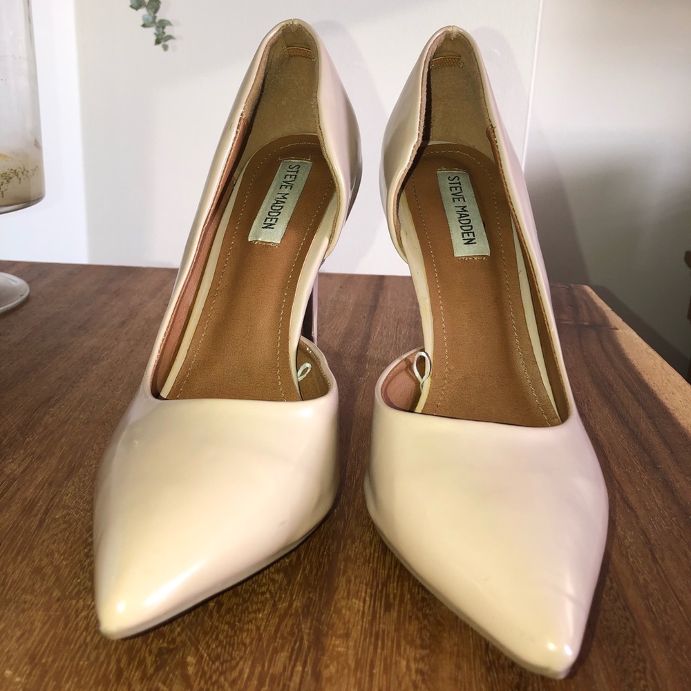 Steve Madden Closed Toe Nude Pumps